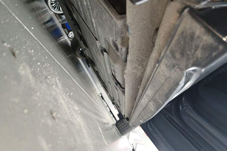 Used Lynk & Co 03 2025 1.5TD DCT Champion Edition Pro Right Side Sill