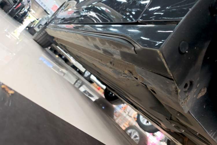 Used Lynk & Co 03 2025 1.5TD DCT Champion Edition Pro Right Side Sill