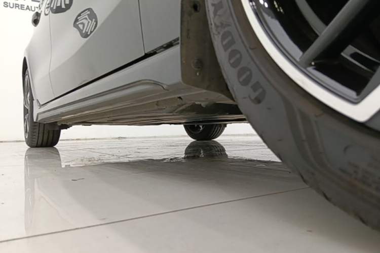 Used Lynk & Co 03 2025 1.5TD DCT Champion Edition Pro Right Side Sill