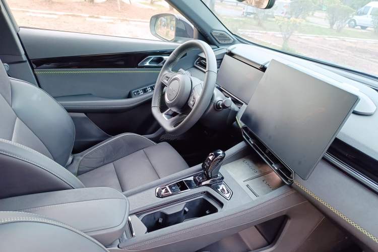 Used Lynk & Co 03 2025 1.5TD DCT Champion Edition Pro Interior 11