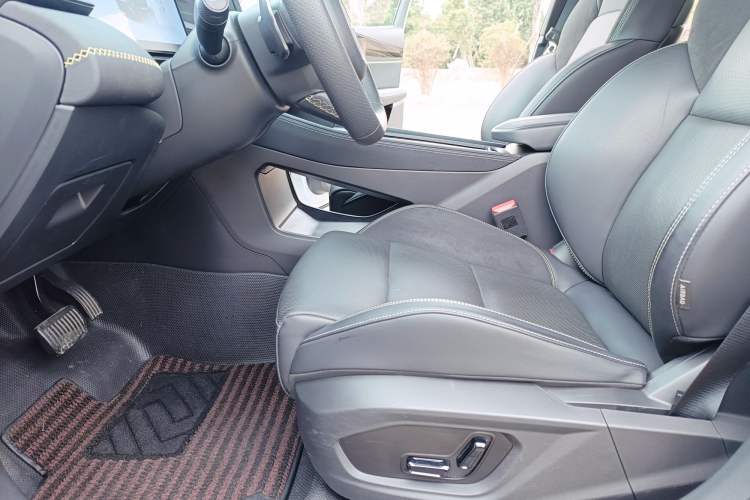 Used Lynk & Co 03 2025 1.5TD DCT Champion Edition Pro Interior 6