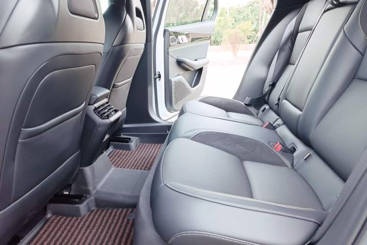 Used Lynk & Co 03 2025 1.5TD DCT Champion Edition Pro Interior 7