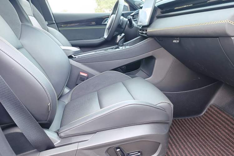 Used Lynk & Co 03 2025 1.5TD DCT Champion Edition Pro Interior 9