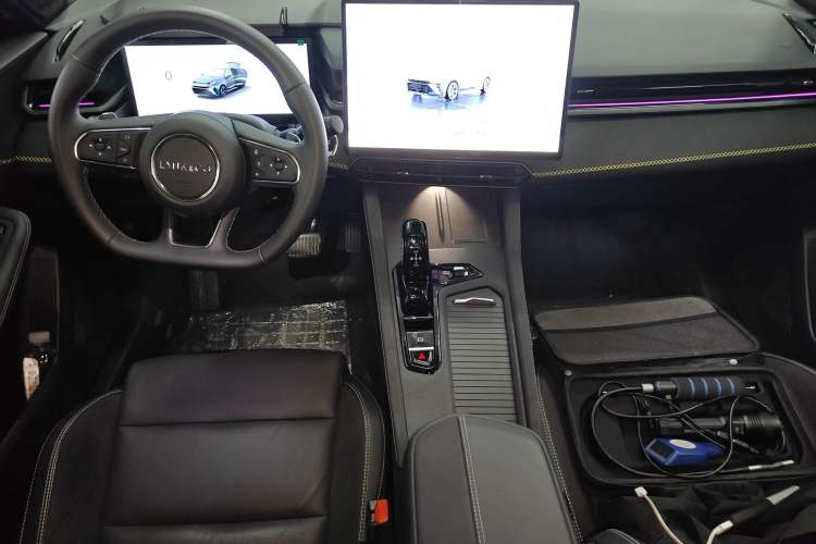 Used Lynk & Co 03 2025 2.0TD DCT Champion Edition Pro Center Console