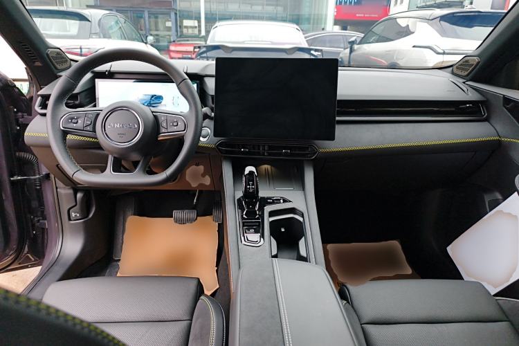 Used Lynk & Co 03 2025 2.0TD DCT Champion Edition Pro Center Console