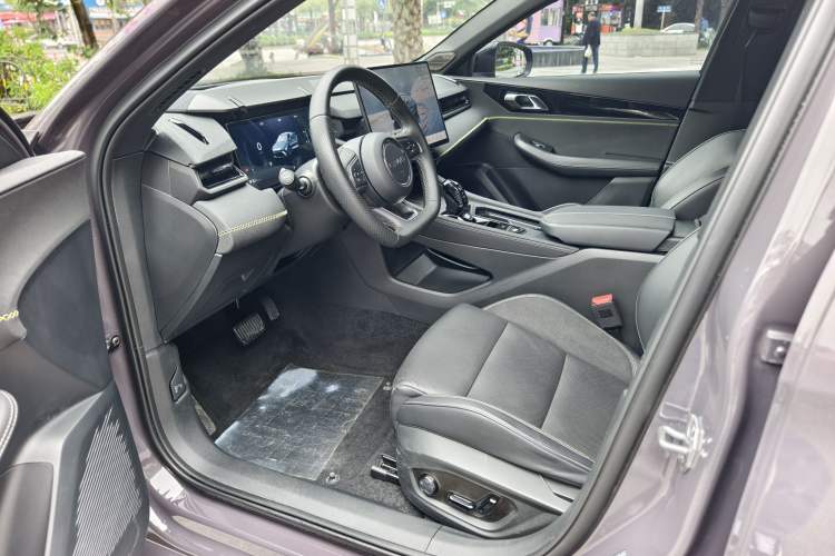 Used Lynk & Co 03 2025 2.0TD DCT Champion Edition Pro Interior 4