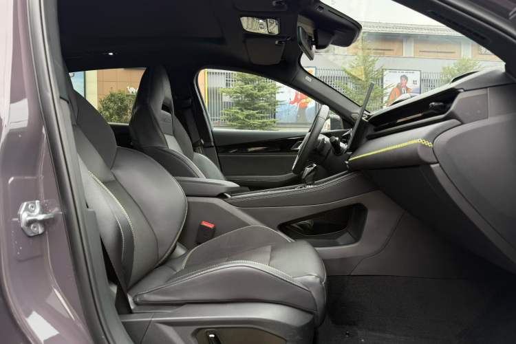 Used Lynk & Co 03 2025 1.5TD DCT Champion Edition Pro Interior 5