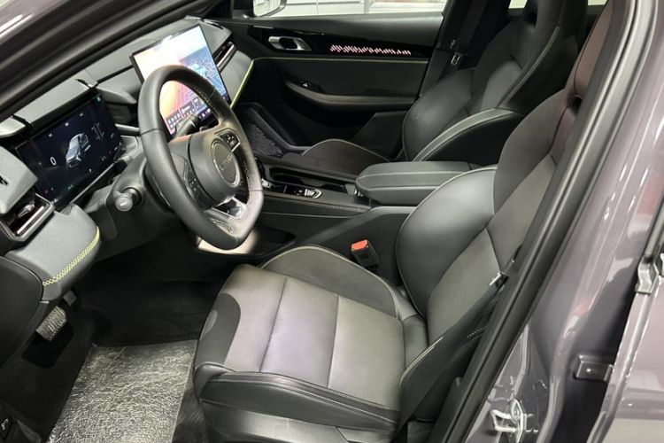 Used Lynk & Co 03 2025 1.5TD DCT Champion Edition Pro Interior 6