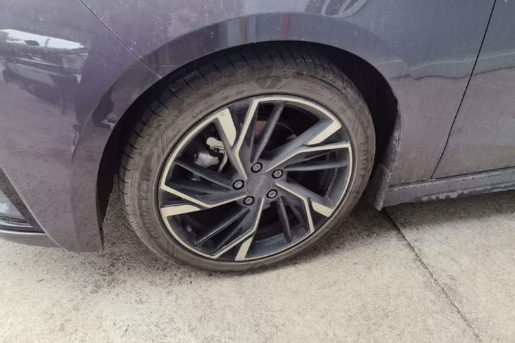 Used Lynk & Co 03 2025 1.5TD DCT Champion Edition Pro Left Front Wheel Hub