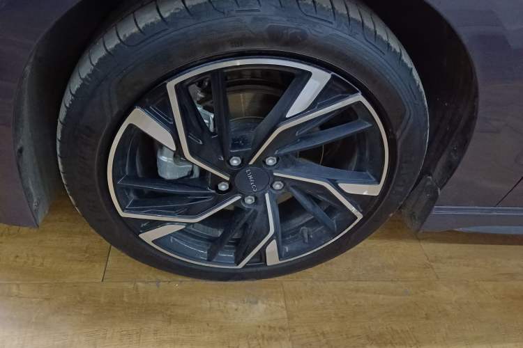 Used Lynk & Co 03 2025 1.5TD DCT Champion Edition Pro Left Front Wheel Hub