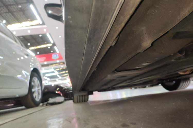 Used Lynk & Co 03 2025 1.5TD DCT Champion Edition Pro Left Side Sill