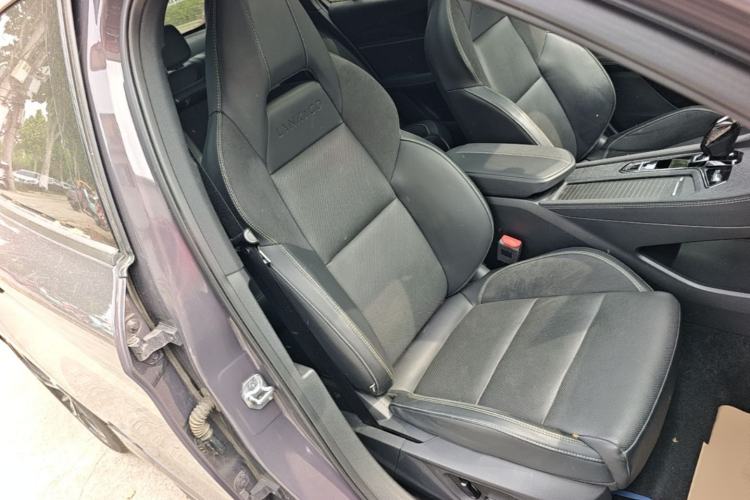 Used Lynk & Co 03 2025 1.5TD DCT Champion Edition Pro Right Front Seat