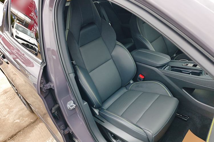 Used Lynk & Co 03 2025 2.0TD DCT Champion Edition Pro Right Front Seat