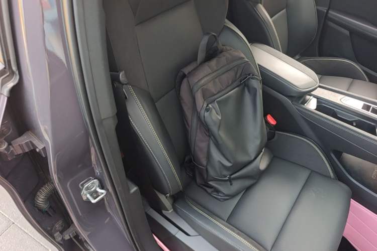 Used Lynk & Co 03 2025 1.5TD DCT Champion Edition Pro Right Front Seat