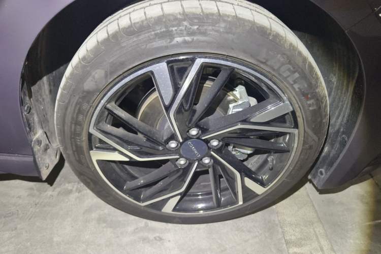 Used Lynk & Co 03 2025 1.5TD DCT Champion Edition Pro Right Front Wheel Hub