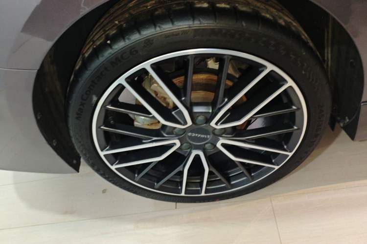 Used Lynk & Co 03 2025 2.0TD DCT Champion Edition Pro Right Rear Wheel Hub
