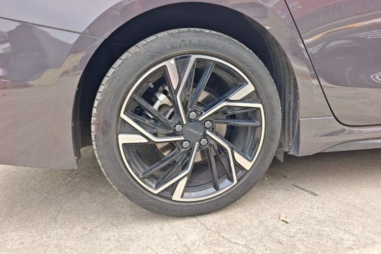 Used Lynk & Co 03 2025 1.5TD DCT Champion Edition Pro Right Rear Wheel Hub