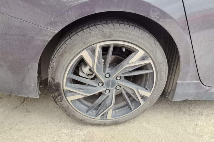 Used Lynk & Co 03 2025 1.5TD DCT Champion Edition Pro Right Rear Wheel Hub