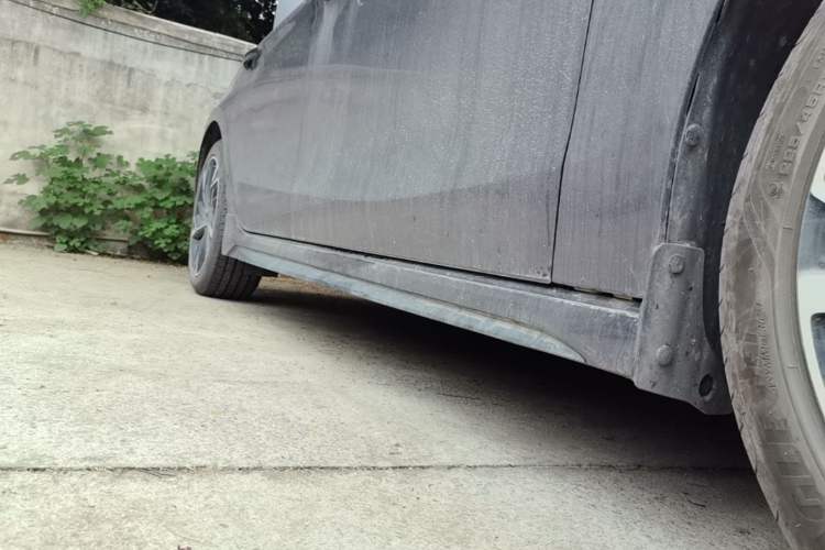 Used Lynk & Co 03 2025 1.5TD DCT Champion Edition Pro Right Side Sill
