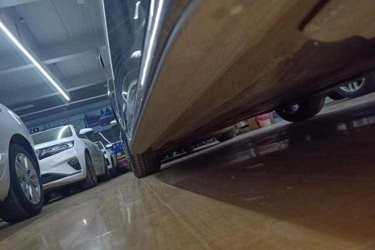 Used Lynk & Co 03 2025 1.5TD DCT Champion Edition Pro Right Side Sill