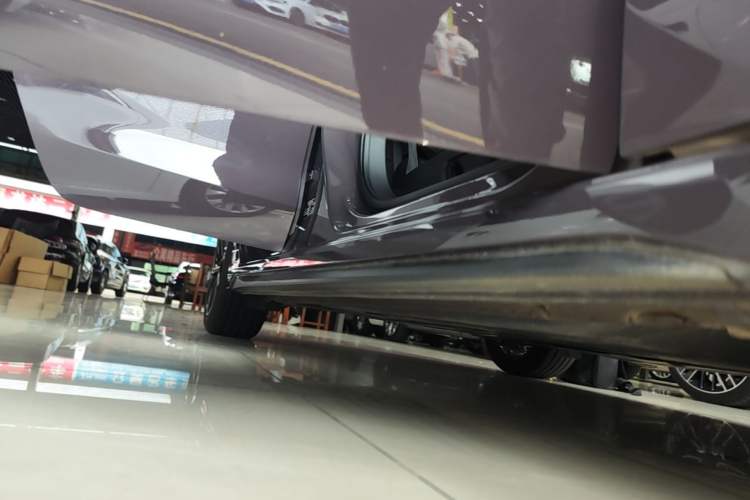 Used Lynk & Co 03 2025 1.5TD DCT Champion Edition Pro Right Side Sill