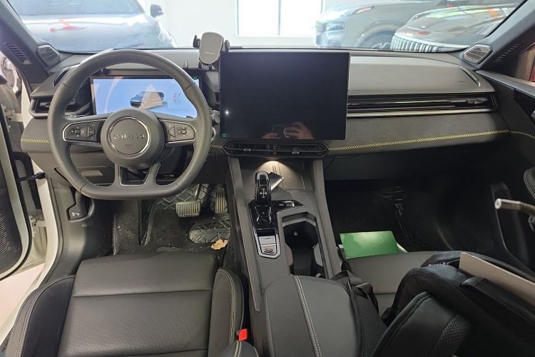 Used Lynk & Co 03 2025 2.0TD DCT Champion Edition Pro Center Console