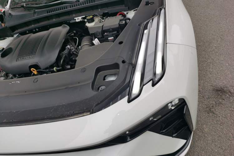 Used Lynk & Co 03 2025 1.5TD DCT Champion Edition Plus Engine Bay Left