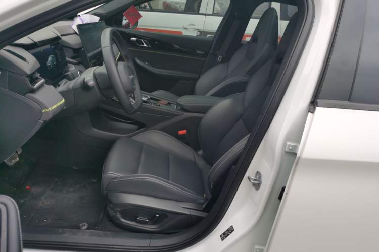 Used Lynk & Co 03 2025 1.5TD DCT Champion Edition Plus Left Front Seat