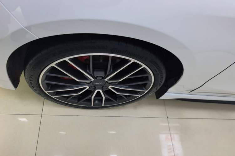 Used Lynk & Co 03 2025 2.0TD DCT Champion Edition Pro Left Front Wheel Hub