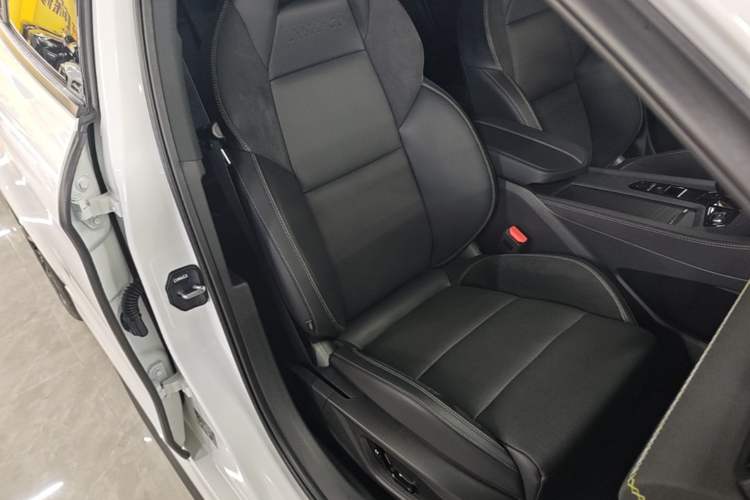 Used Lynk & Co 03 2025 1.5TD DCT Champion Edition Pro Right Front Seat
