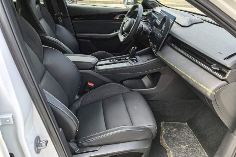 Used Lynk & Co 03 2025 1.5TD DCT Champion Edition Pro Right Front Seat