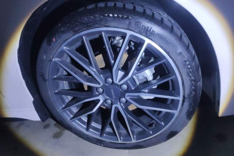 Used Lynk & Co 03 2025 2.0TD DCT Champion Edition Pro Right Front Wheel Hub