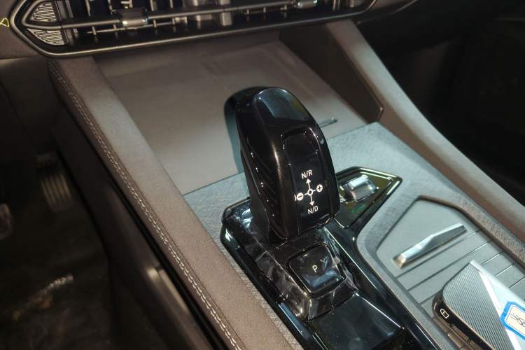 Used Lynk & Co 03 2026 Model 1.5TD DCT Halo Gear Lever