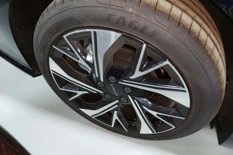 Used Lynk & Co 03 2026 Model 1.5TD DCT Halo Right Rear Wheel Hub