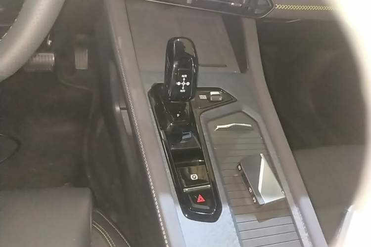 Used Lynk & Co 03 2026 Model 1.5TD DCT Halo Gear Lever
