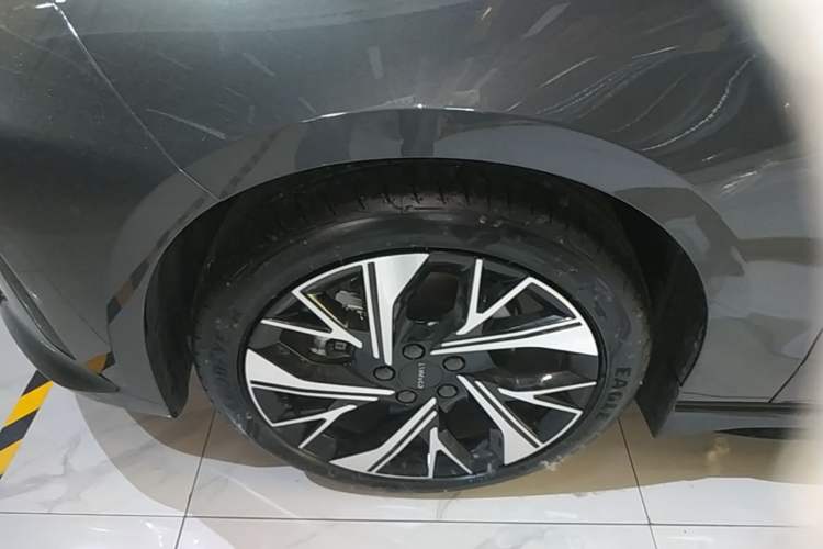 Used Lynk & Co 03 2026 Model 1.5TD DCT Halo Left Front Wheel Hub