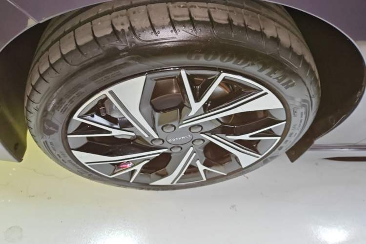 Used Lynk & Co 03 2026 Model 1.5TD DCT Halo Left Front Wheel Hub