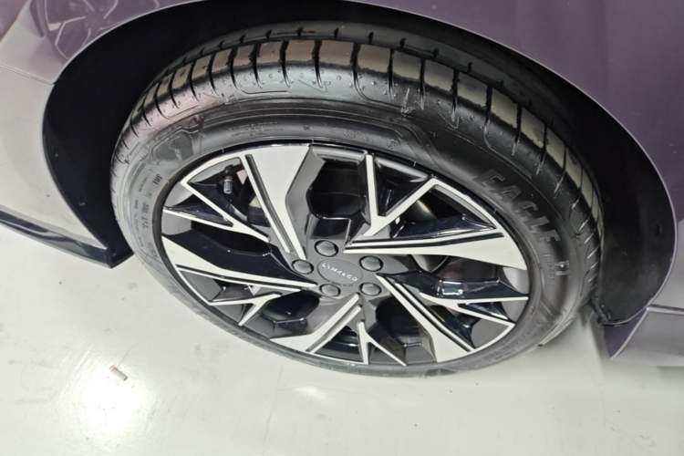 Used Lynk & Co 03 2026 Model 1.5TD DCT Halo Right Rear Wheel Hub