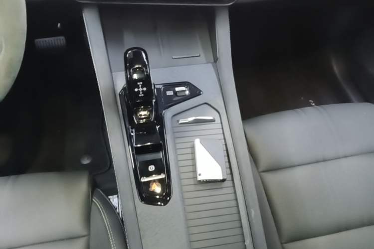 Used Lynk & Co 03 2026 Model 1.5TD DCT Halo Gear Lever