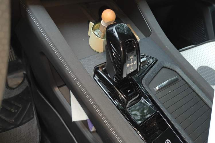 Used Lynk & Co 03 2026 Model 1.5TD DCT Halo Gear Lever
