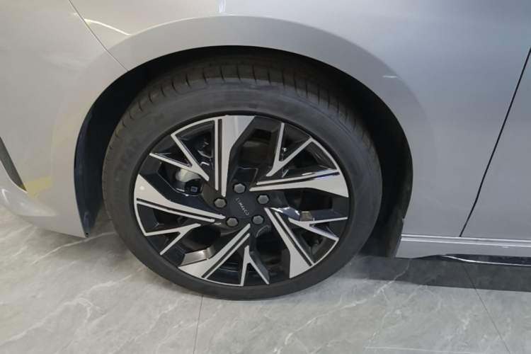 Used Lynk & Co 03 2026 Model 1.5TD DCT Halo Left Front Wheel Hub