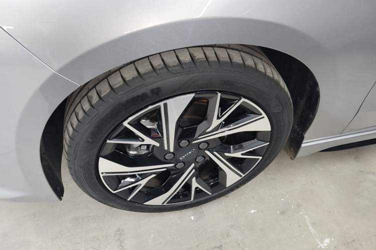 Used Lynk & Co 03 2026 Model 1.5TD DCT Halo Left Front Wheel Hub