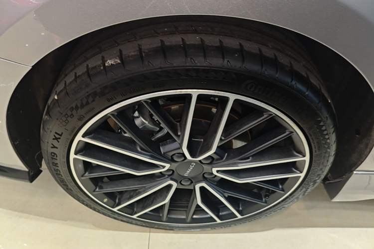 Used Lynk & Co 03 2026 Model 2.0TD Automatic Ultra Right Rear Wheel Hub