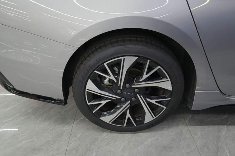 Used Lynk & Co 03 2026 Model 1.5TD DCT Halo Right Rear Wheel Hub