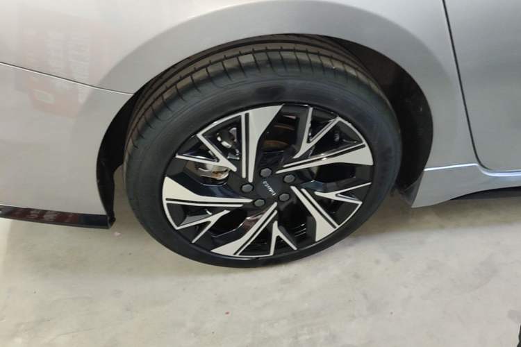 Used Lynk & Co 03 2026 Model 1.5TD DCT Halo Right Rear Wheel Hub