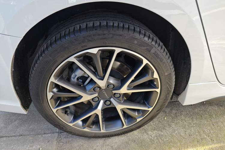 Used Lynk & Co 03 New Energy 2019 1.5T PHEV Pro Exterior 8