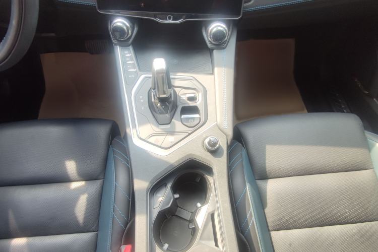 Used Lynk & Co 05 2020 2.0TD Two-Wheel Drive Shine Halo Interior 4
