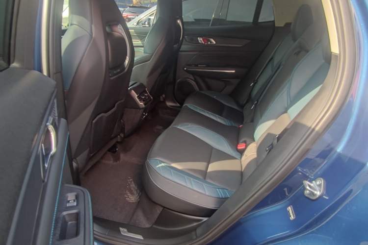 Used Lynk & Co 05 2020 2.0TD Two-Wheel Drive Shine Halo Interior 7