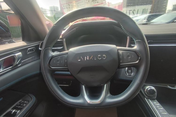 Used Lynk & Co 05 2020 2.0TD Two-Wheel Drive Shine Halo Steering Wheel