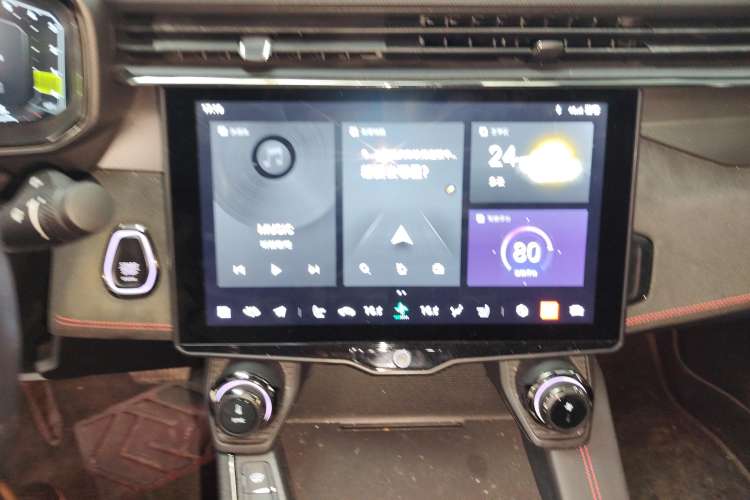 Used Lynk & Co 05 2022 2.0TD Four-Wheel Drive Dynamic Halo Audio And AC Panel